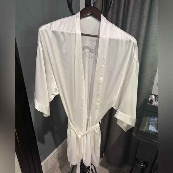 Victoria Secret White silk Bridal Robe. Like new - Picture 10 of 11